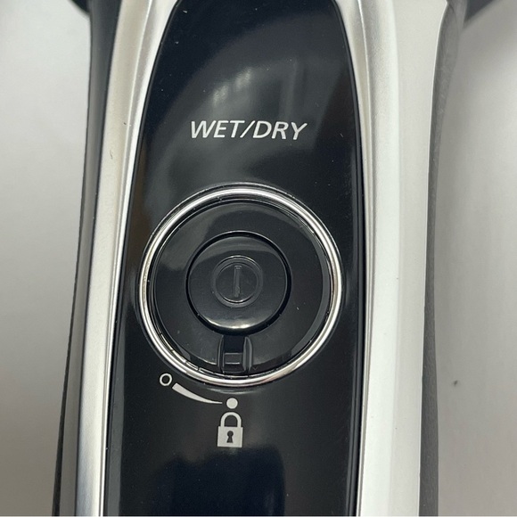 Panasonic Eletric shaver with case - Picture 4 of 14